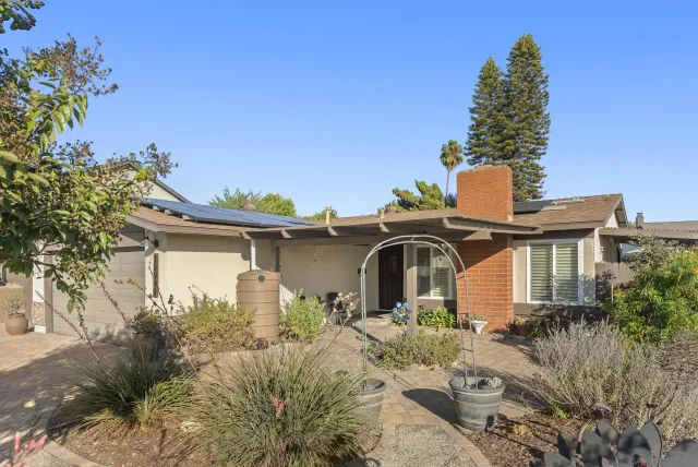 $1,250,000 | 12979 Calle De Las Rosas, San Diego, CA 92129