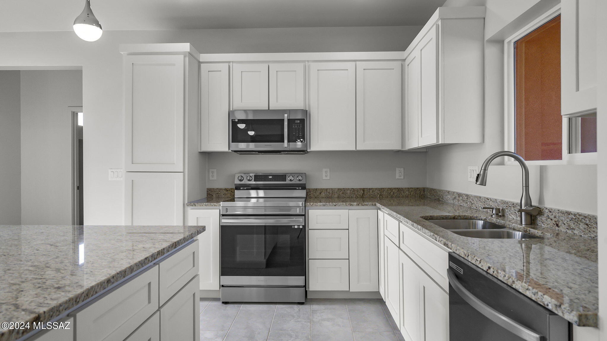 139 Alemania Court Rio Rico, AZ 85648 - Photo 5 of 28
