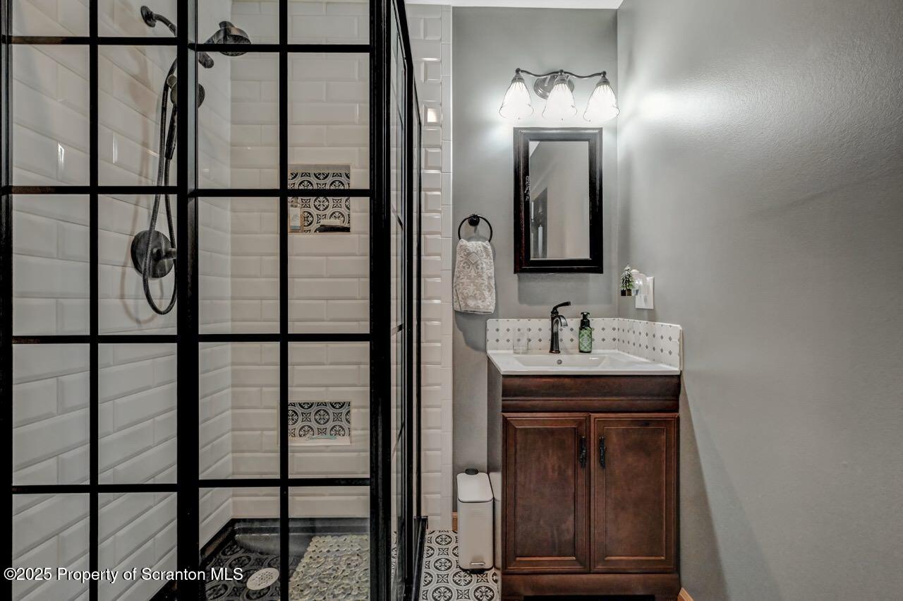 933 Newton Road Clarks Summit, PA 18411 - Photo 31 of 95 Full Bathroom