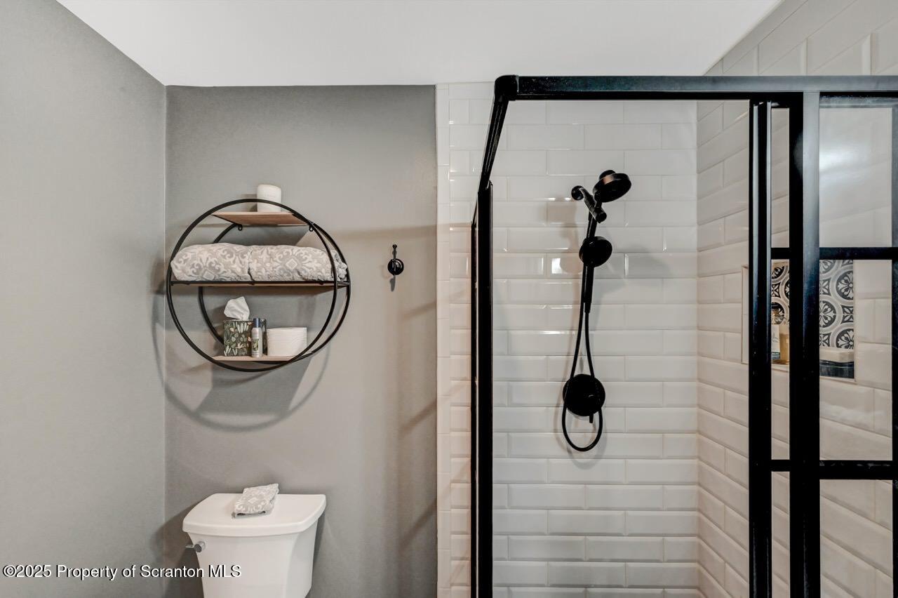 933 Newton Road Clarks Summit, PA 18411 - Photo 32 of 95 Full Bathroom
