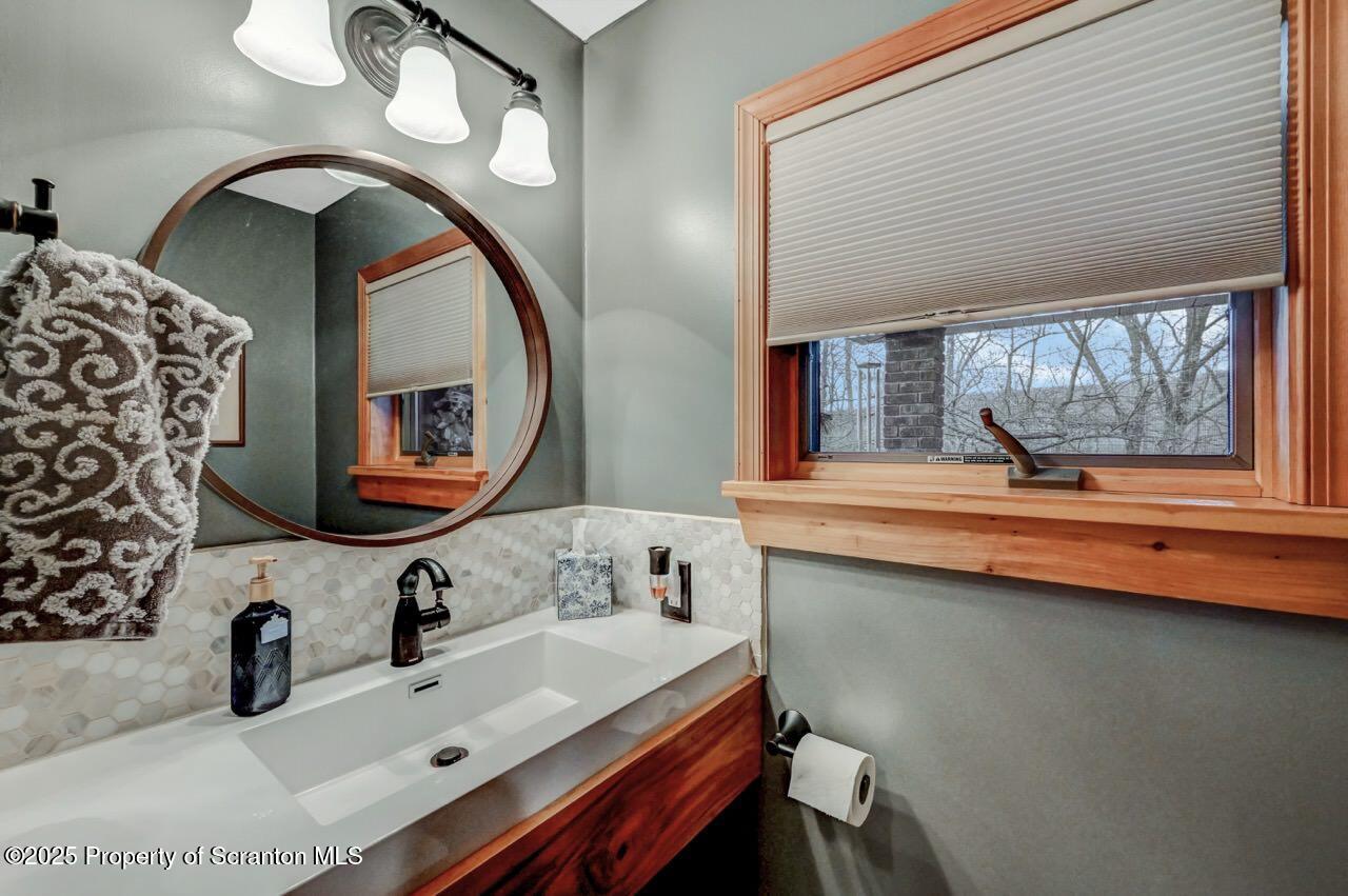 933 Newton Road Clarks Summit, PA 18411 - Photo 37 of 95 1/2 Bathroom