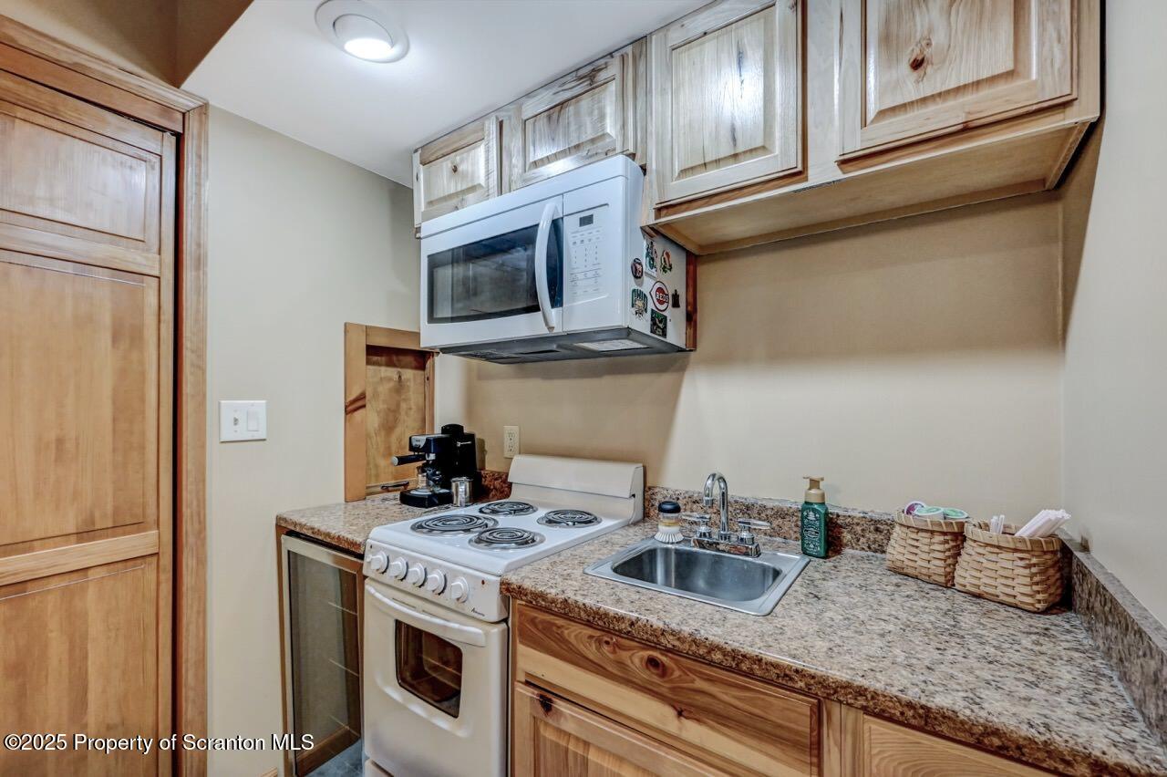 933 Newton Road Clarks Summit, PA 18411 - Photo 67 of 95 family room kitchen and wet bar