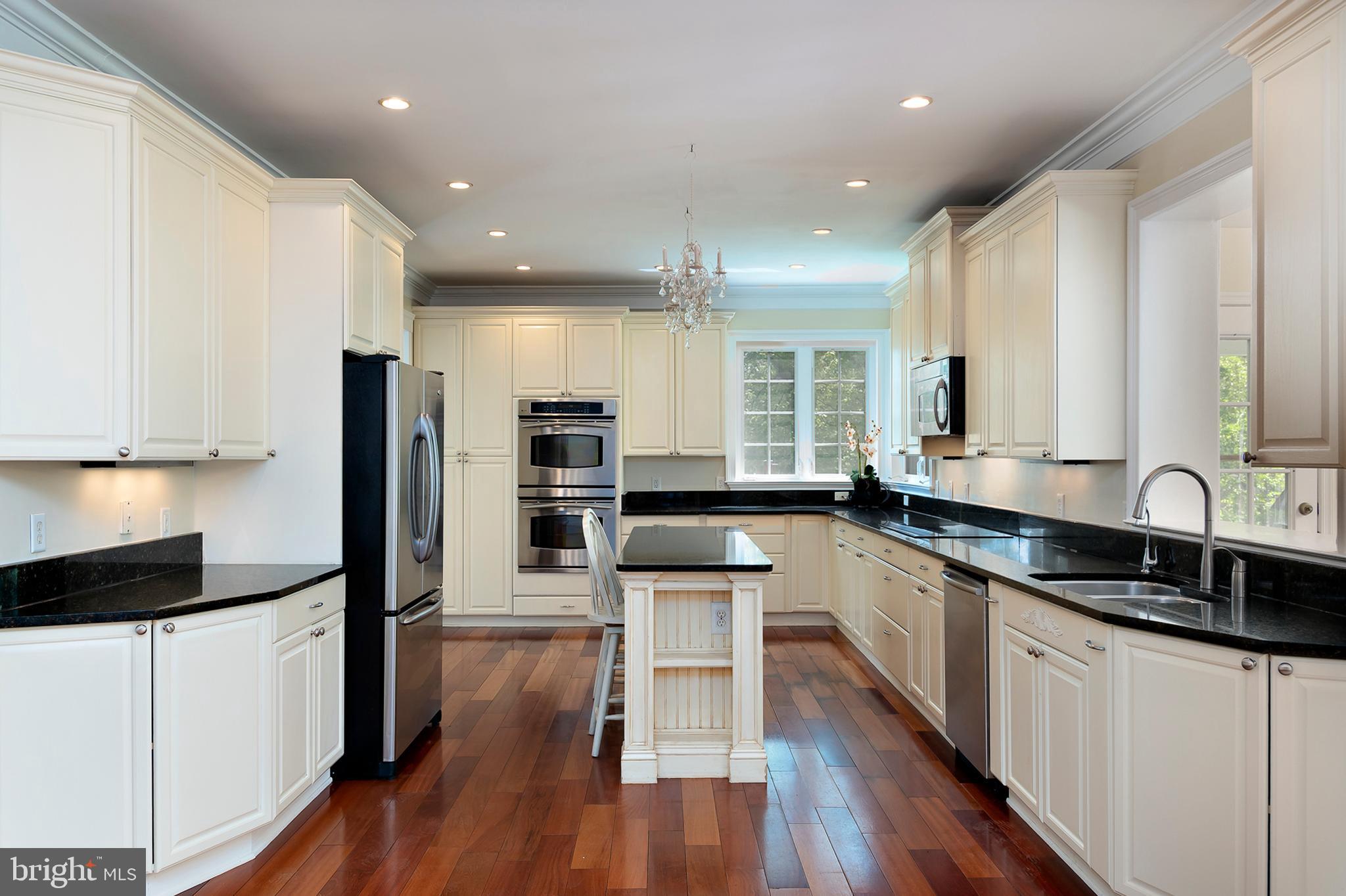 246 Hickory Point Road Pasadena, MD 21122 - Photo 14 of 62 Spacious Sunny Kitchen