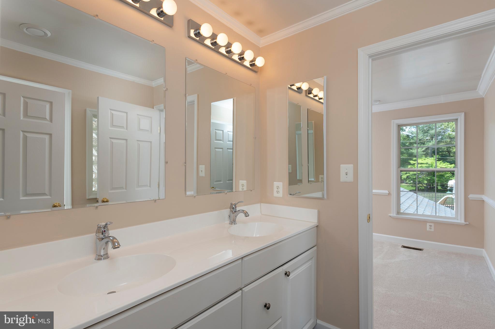 246 Hickory Point Road Pasadena, MD 21122 - Photo 24 of 62 Shared Bath with Double Vanity