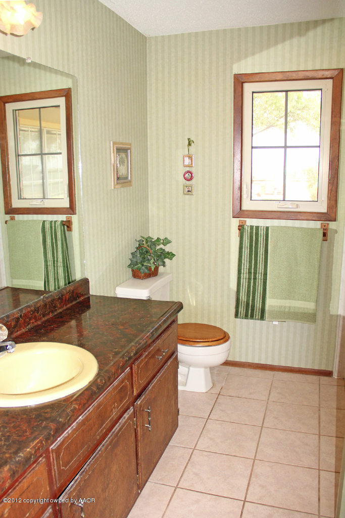 4270 White Fence Road Canyon, TX 79015 - Photo 18 of 37 Master Bath