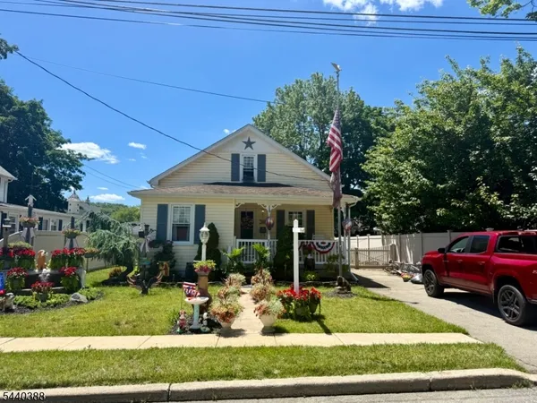 $462,500 | 33 Poplar Street, Bloomingdale, NJ 07403