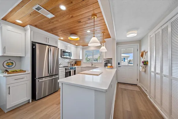 $6,750 | 914 Spanish Drive South, Unit 76, Longboat Key, FL 34228