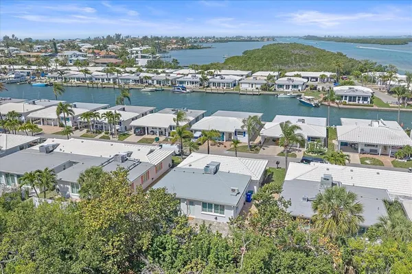 $6,750 | 914 Spanish Drive South, Unit 76, Longboat Key, FL 34228