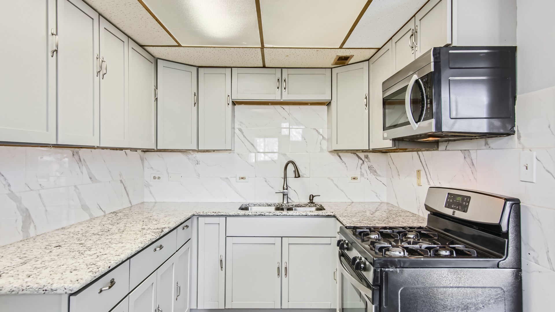 3133 Bernice Road, Unit 3 Lansing, IL 60438 - Photo 3 of 11 Gallery Image 3
