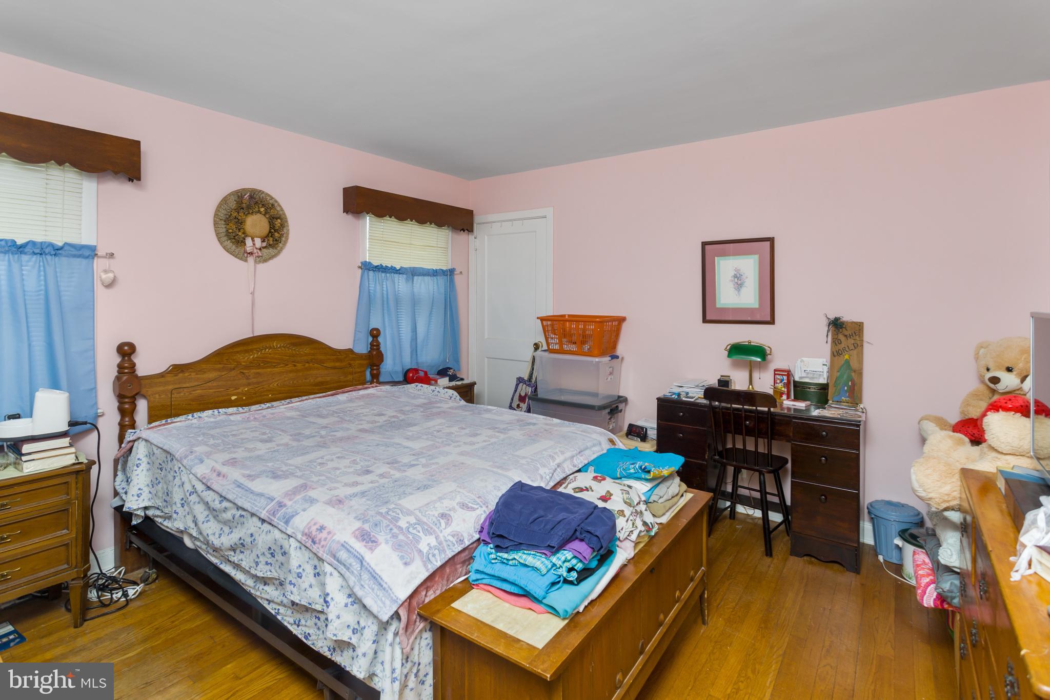 920 Barnt-Deklyn Road Hamilton, NJ 08610 - Photo 11 of 26 a bedroom with a bed and a workspace