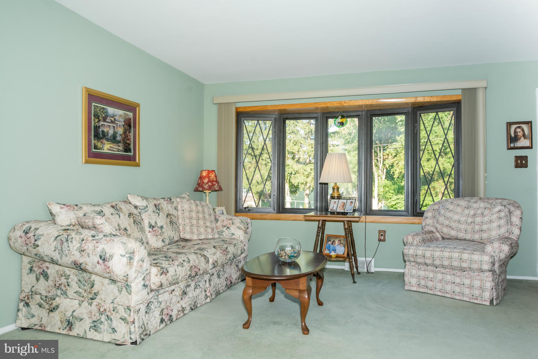 124 Highfalcon Road Reisterstown, MD 21136 - Photo 6 of 10 Living Room