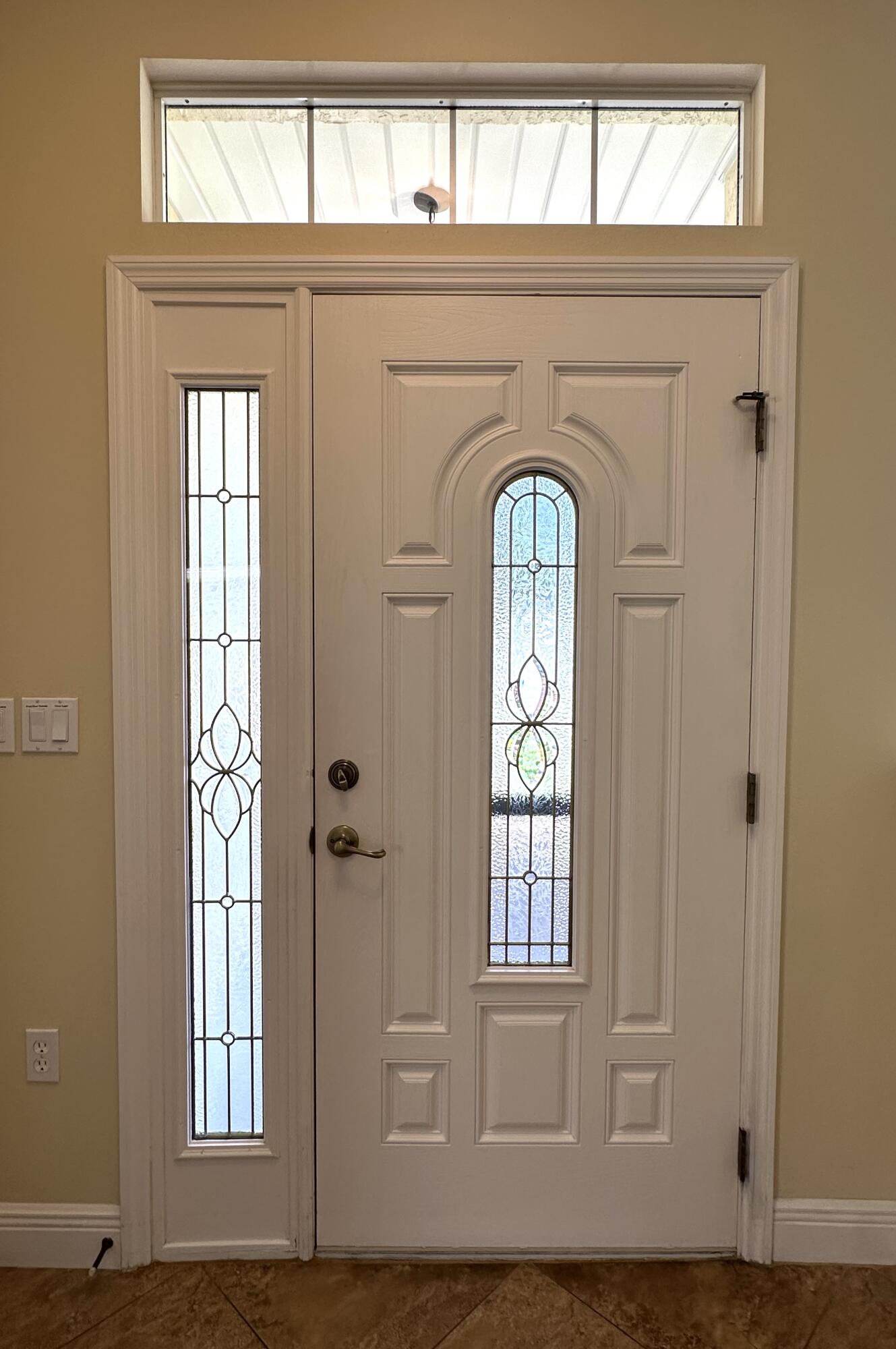 8394 Southwest 82nd Loop Ocala, FL 34481 - Photo 25 of 97 Beveled glass door & transom