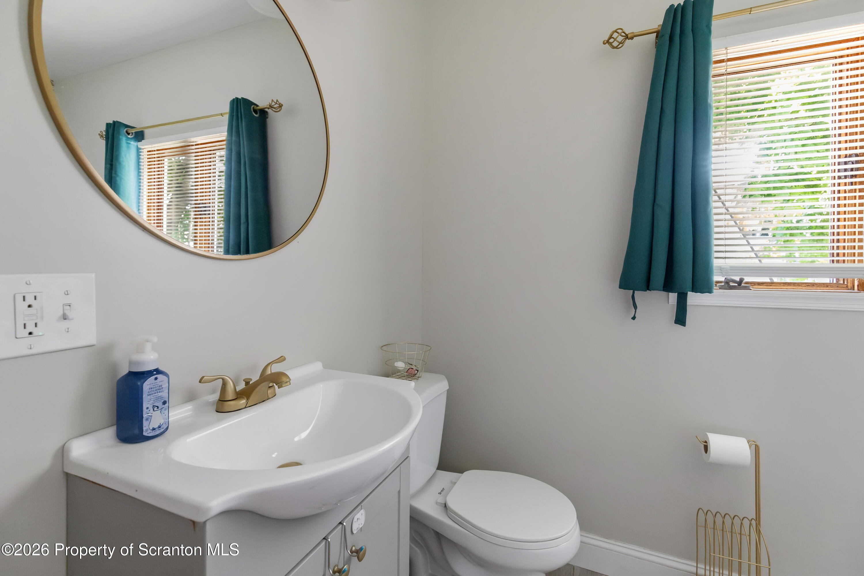 1175 West Elm Street Scranton, PA 18504 - Photo 11 of 28 1/2 Bathroom