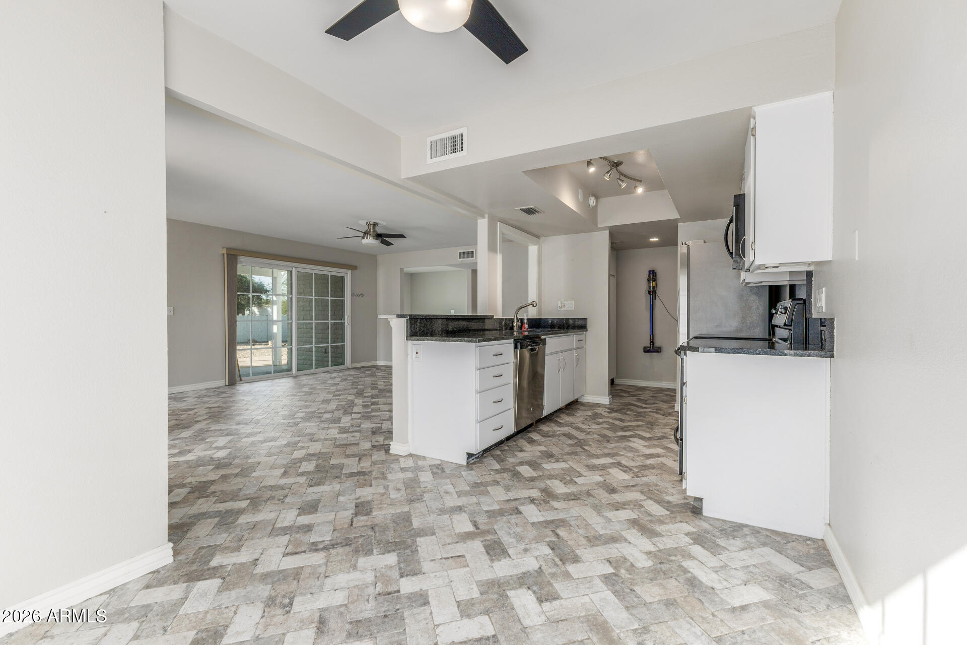 628 East Boca Raton Road Phoenix, AZ 85022 - Photo 13 of 34 Kitchen