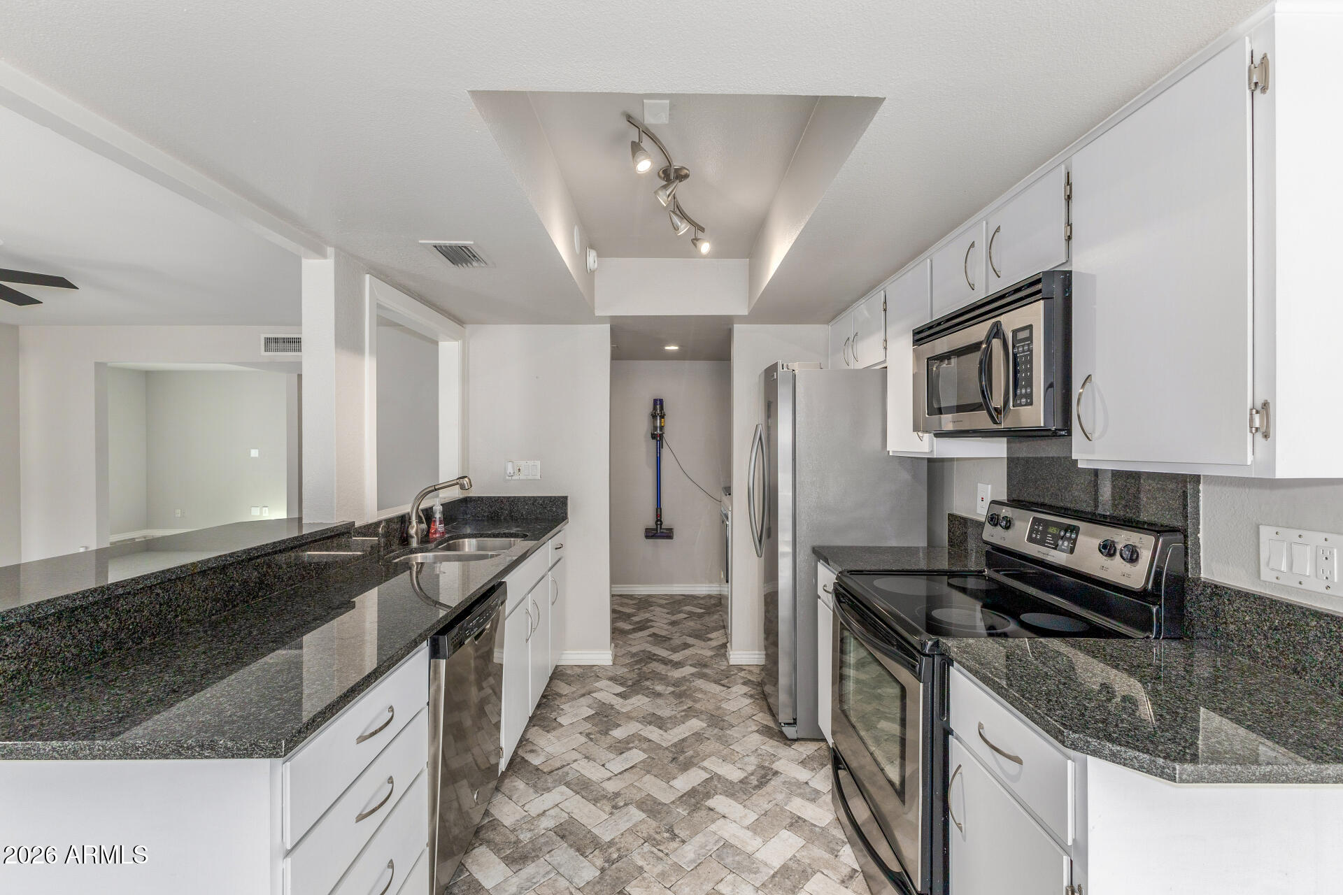 628 East Boca Raton Road Phoenix, AZ 85022 - Photo 14 of 34 Kitchen