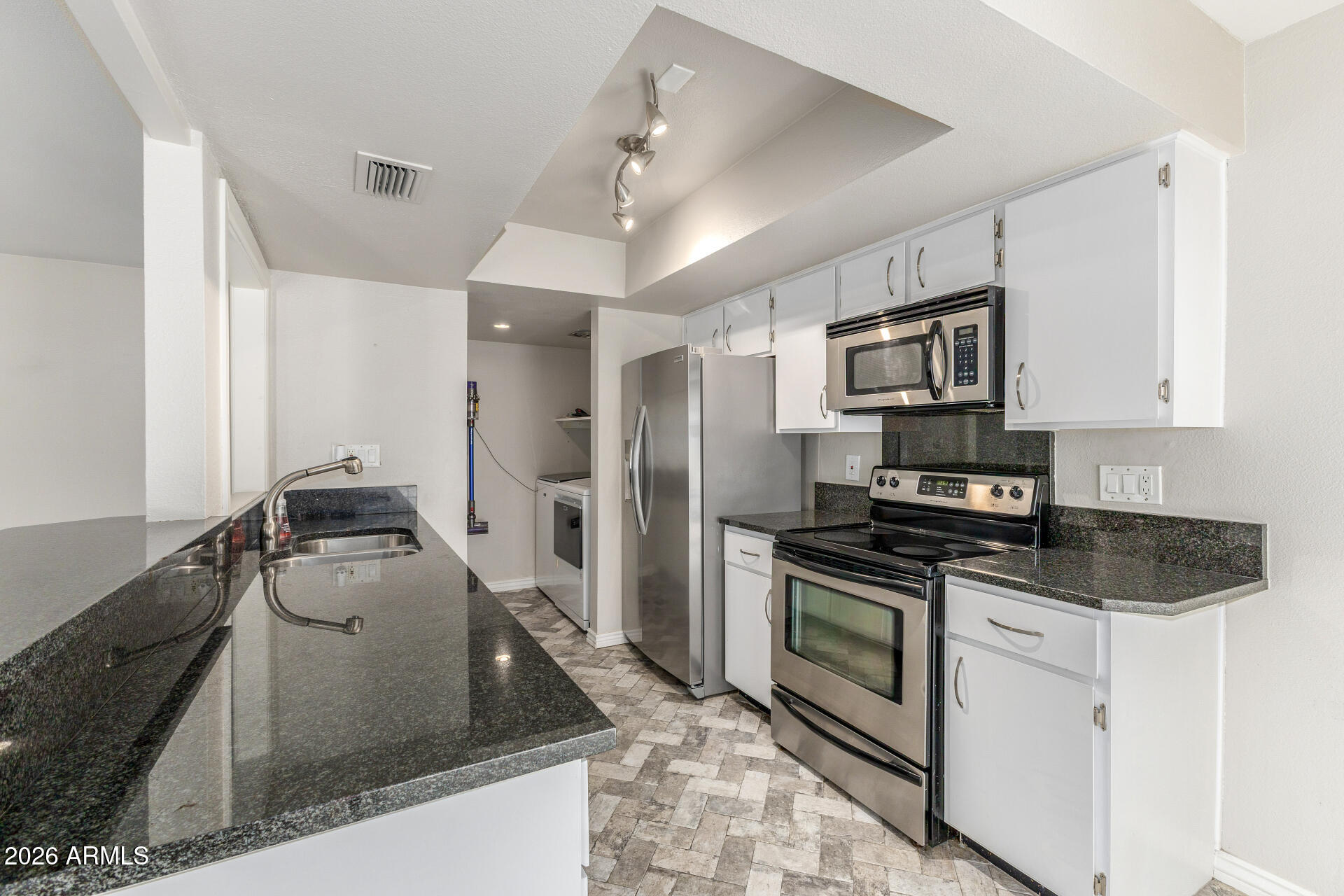 628 East Boca Raton Road Phoenix, AZ 85022 - Photo 15 of 34 Kitchen