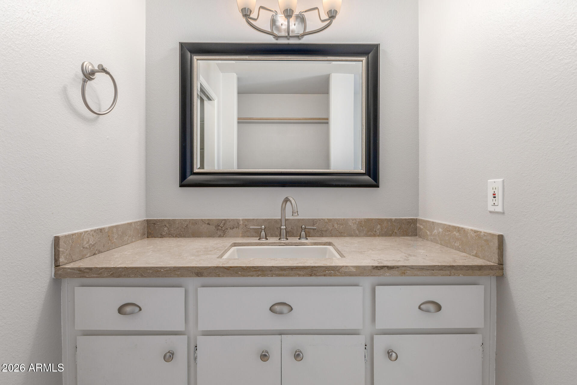 628 East Boca Raton Road Phoenix, AZ 85022 - Photo 19 of 34 Primary Bathroom