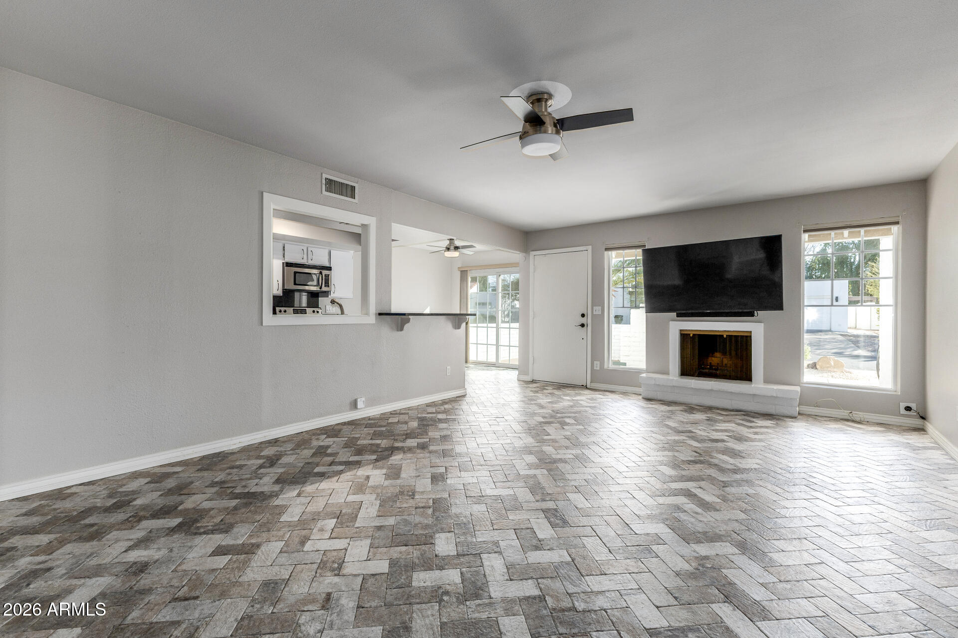628 East Boca Raton Road Phoenix, AZ 85022 - Photo 9 of 34 Living Room