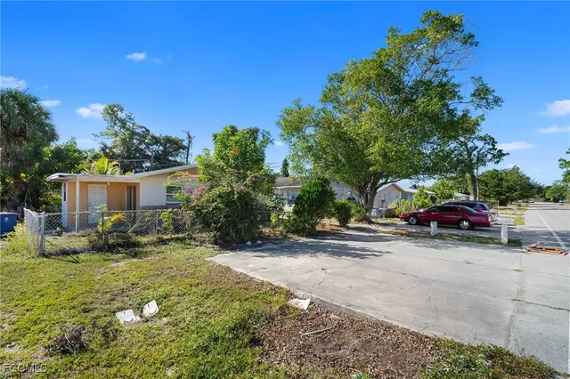$1,200 | 1706 Cypress Drive, Fort Myers, FL 33907