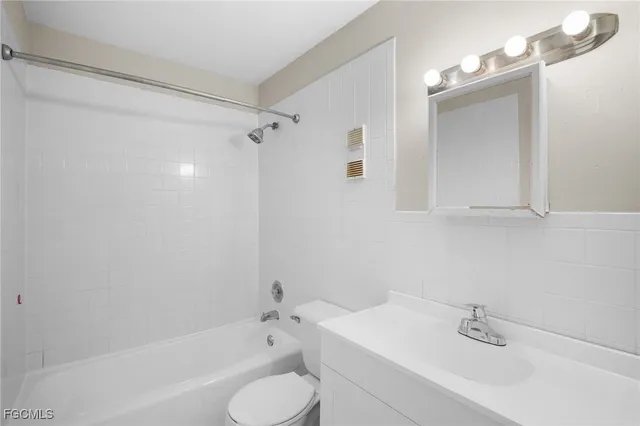 $1,200 | 1706 Cypress Drive, Fort Myers, FL 33907