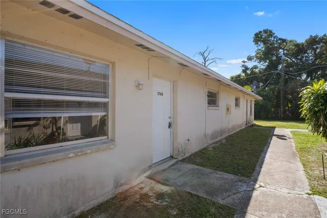 $1,200 | 1706 Cypress Drive, Fort Myers, FL 33907