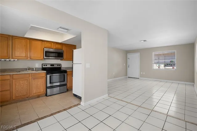 $1,200 | 1706 Cypress Drive, Fort Myers, FL 33907