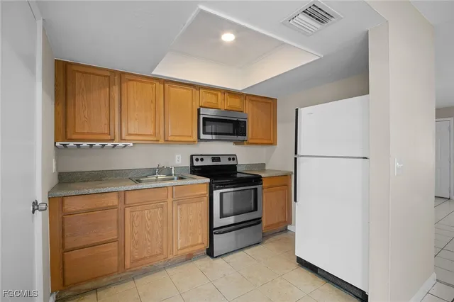 $1,200 | 1706 Cypress Drive, Fort Myers, FL 33907