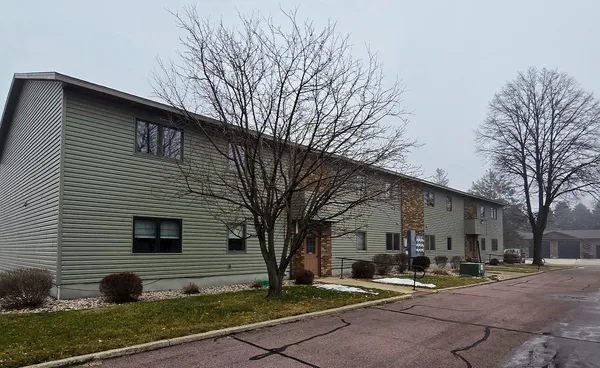 $60,000 | 612 7th Street Northeast, Unit 6, Pipestone, MN 56164