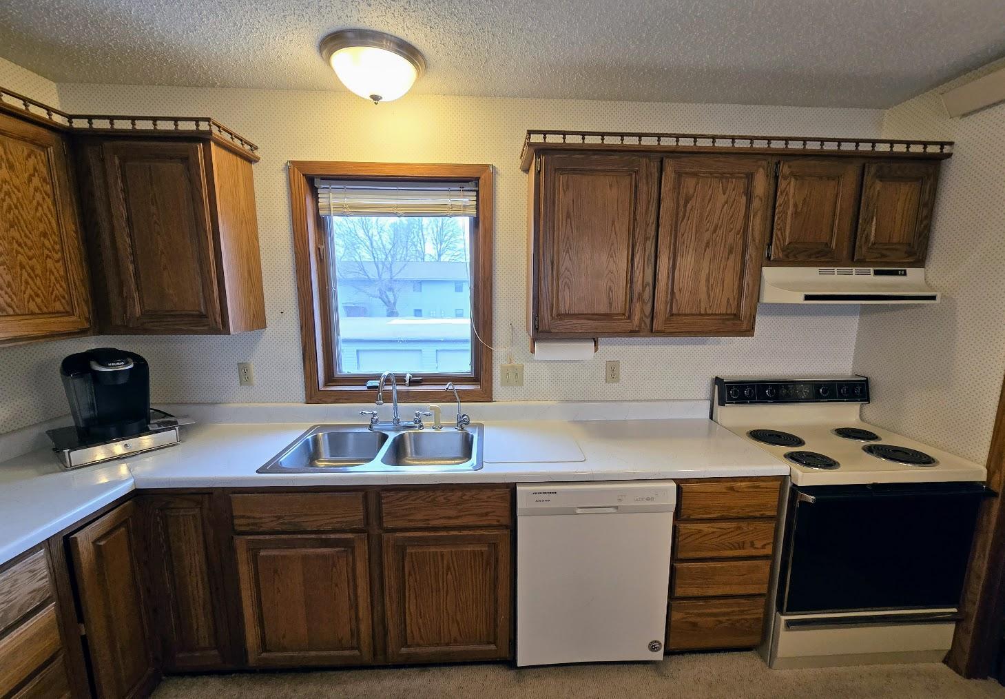 612 7th Street Northeast, Unit 6 Pipestone, MN 56164 - Photo 9 of 26