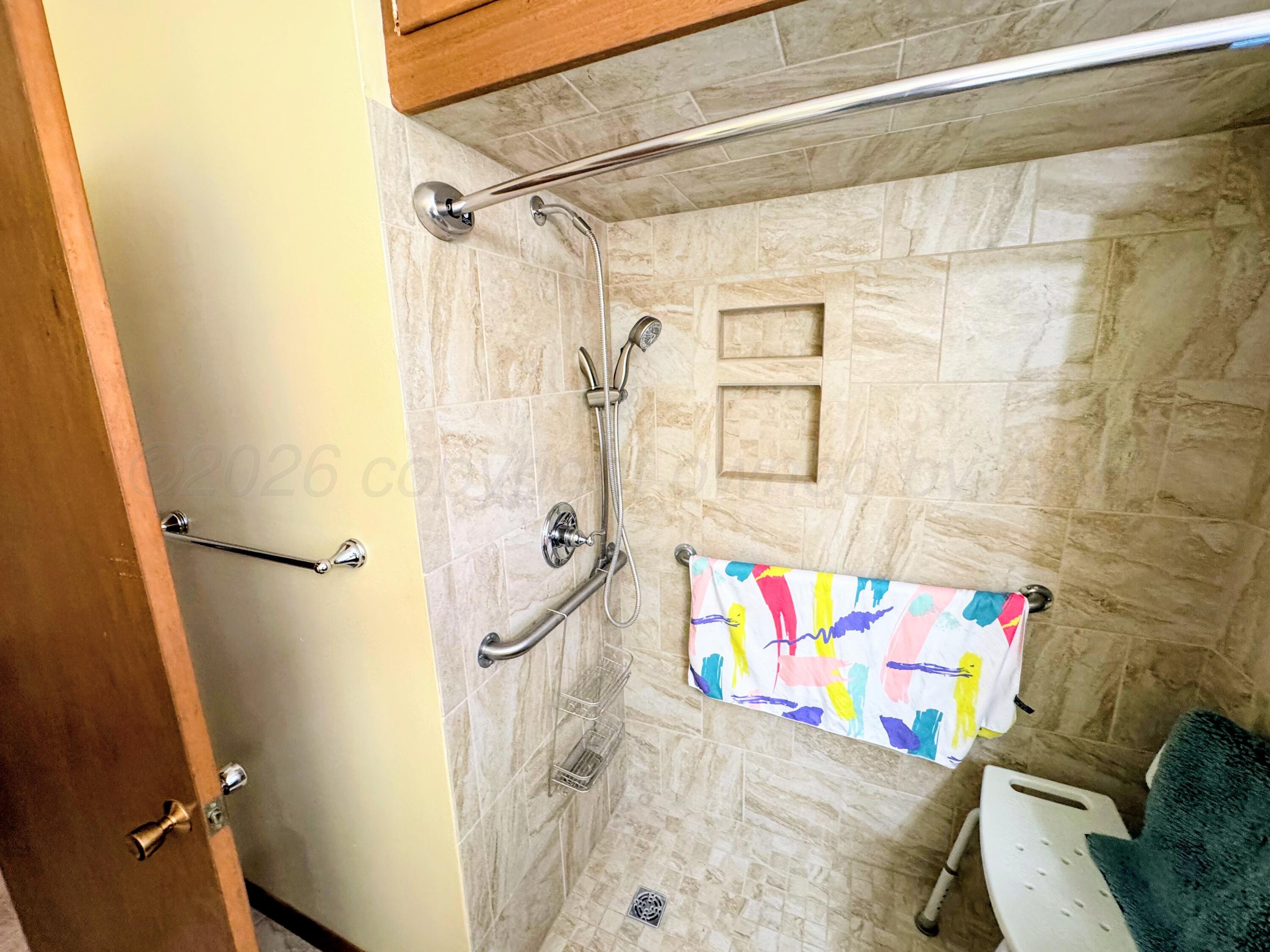 420 South Roland Street Spearman, TX 79081 - Photo 13 of 26 420 S Roland primary shower