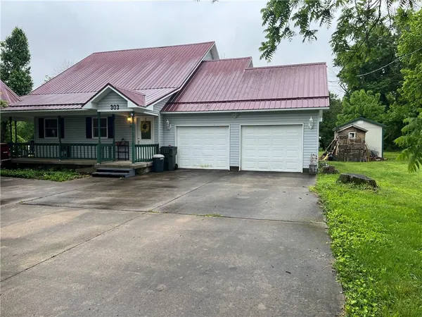 $215,000 | 303 High Street, Golden City, MO 64748