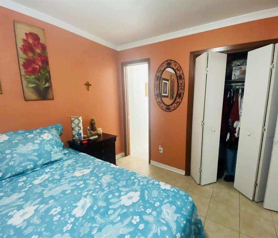 504 Wilson Road Bellmead, TX 76705 - Photo 7 of 12 a bedroom with a bed and a painting on the wall