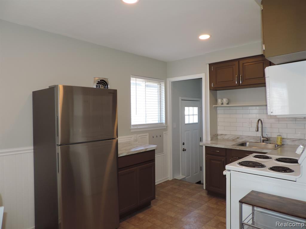 2360 Rosemont Road Berkley, MI 48072 - Photo 2 of 16
