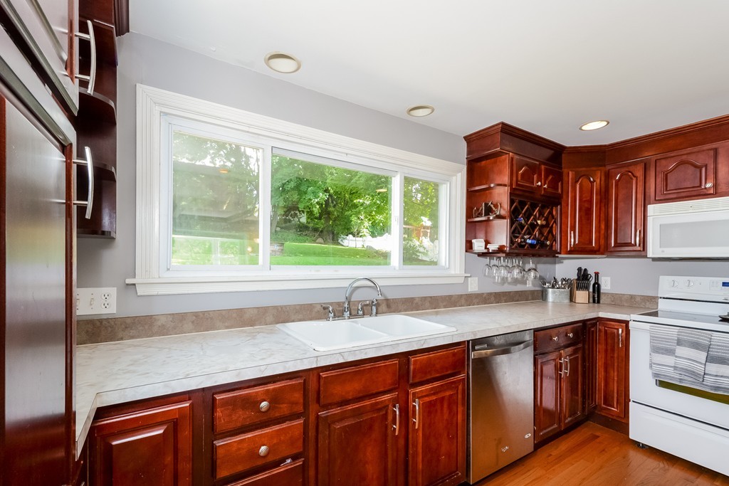 58 Barnard Road Worcester, MA 01605 - Photo 4 of 29 Gallery Image 4