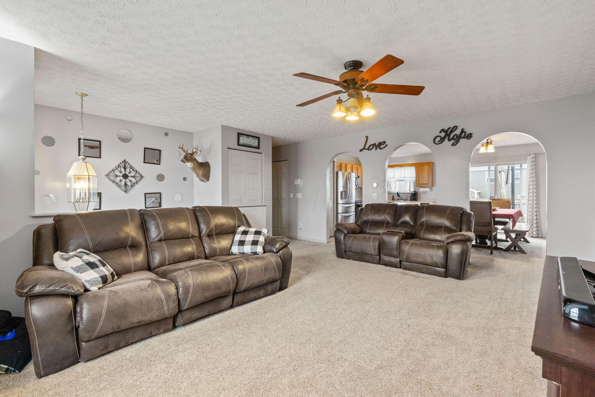 2574 Ridgeway Avenue Lancaster, OH 43130 - Photo 8 of 39 Family Room - 2574 Ridgeway Avenue, Lancaster, OH 43130