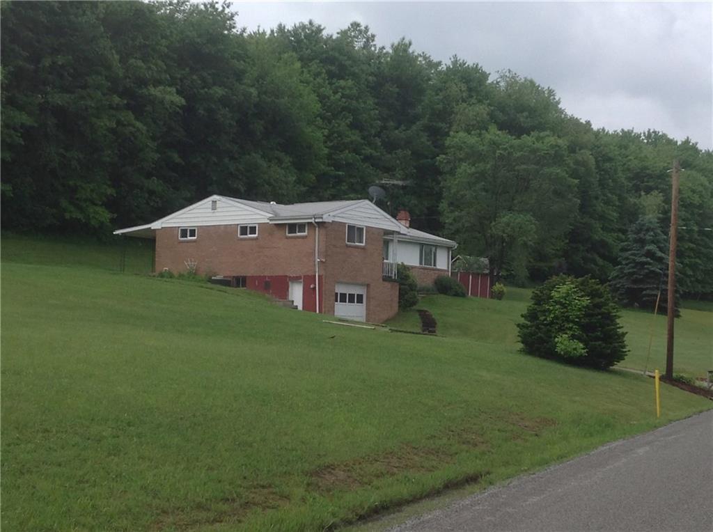 492 Girty Road Shelocta, PA 15774 - Photo 2 of 16 Side View/Yard