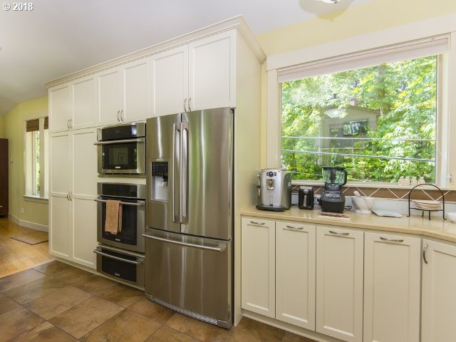 754 Southwest Cheltenham Street Portland, OR 97239 - Photo 11 of 32 Gallery Image 11