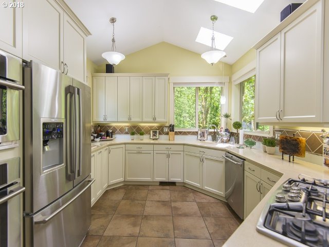 754 Southwest Cheltenham Street Portland, OR 97239 - Photo 13 of 32 Gallery Image 13