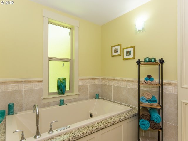 754 Southwest Cheltenham Street Portland, OR 97239 - Photo 20 of 32 Gallery Image 20