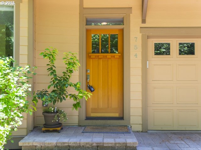 754 Southwest Cheltenham Street Portland, OR 97239 - Photo 3 of 32 Gallery Image 3