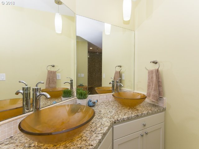 754 Southwest Cheltenham Street Portland, OR 97239 - Photo 22 of 32 Gallery Image 22