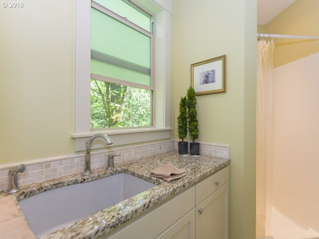 754 Southwest Cheltenham Street Portland, OR 97239 - Photo 25 of 32 Gallery Image 25