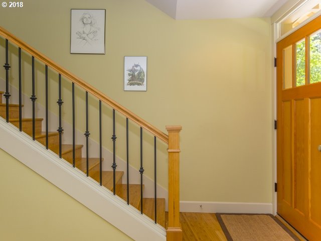 754 Southwest Cheltenham Street Portland, OR 97239 - Photo 4 of 32 Gallery Image 4