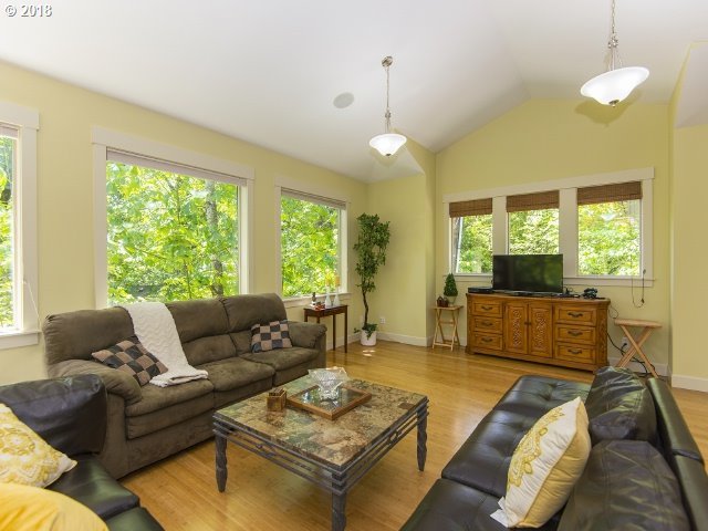 754 Southwest Cheltenham Street Portland, OR 97239 - Photo 5 of 32 Gallery Image 5