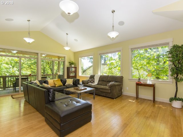 754 Southwest Cheltenham Street Portland, OR 97239 - Photo 6 of 32 Gallery Image 6