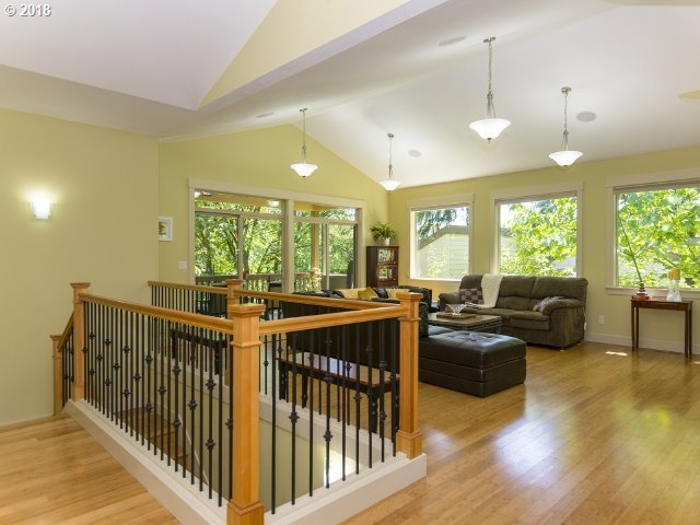 754 Southwest Cheltenham Street Portland, OR 97239 - Photo 7 of 32 Gallery Image 7
