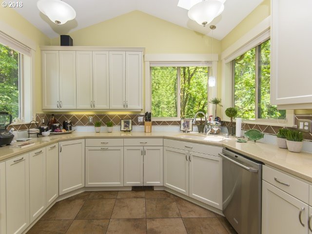754 Southwest Cheltenham Street Portland, OR 97239 - Photo 10 of 32 Gallery Image 10