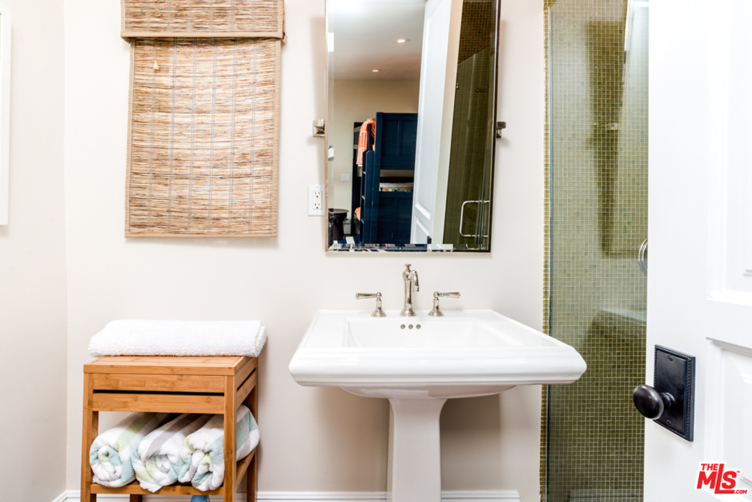 20552 Pacific Coast Highway Malibu, CA 90265 - Photo 17 of 23