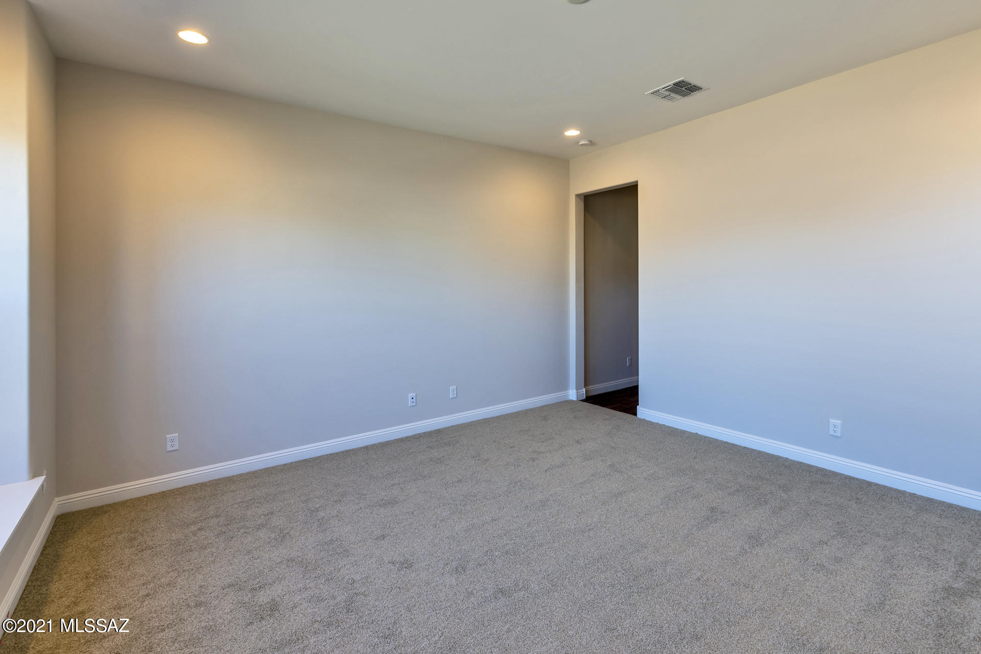 677 East Romsdalen Road East Tucson, AZ 85755 - Photo 17 of 44