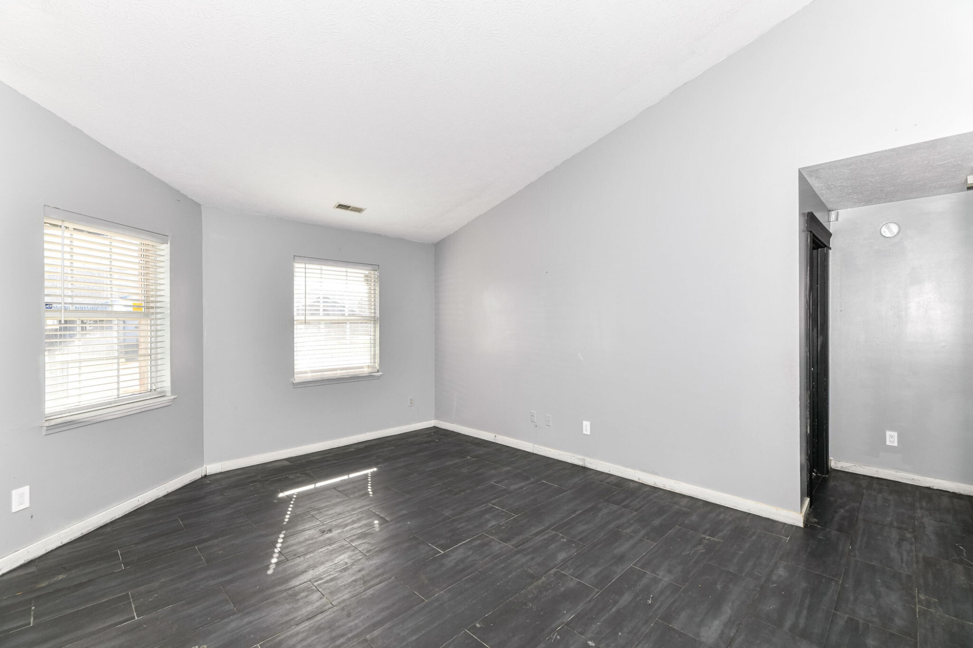 11844 Shannon Pointe Road Indianapolis, IN 46229 - Photo 3 of 24 Gallery Image 3